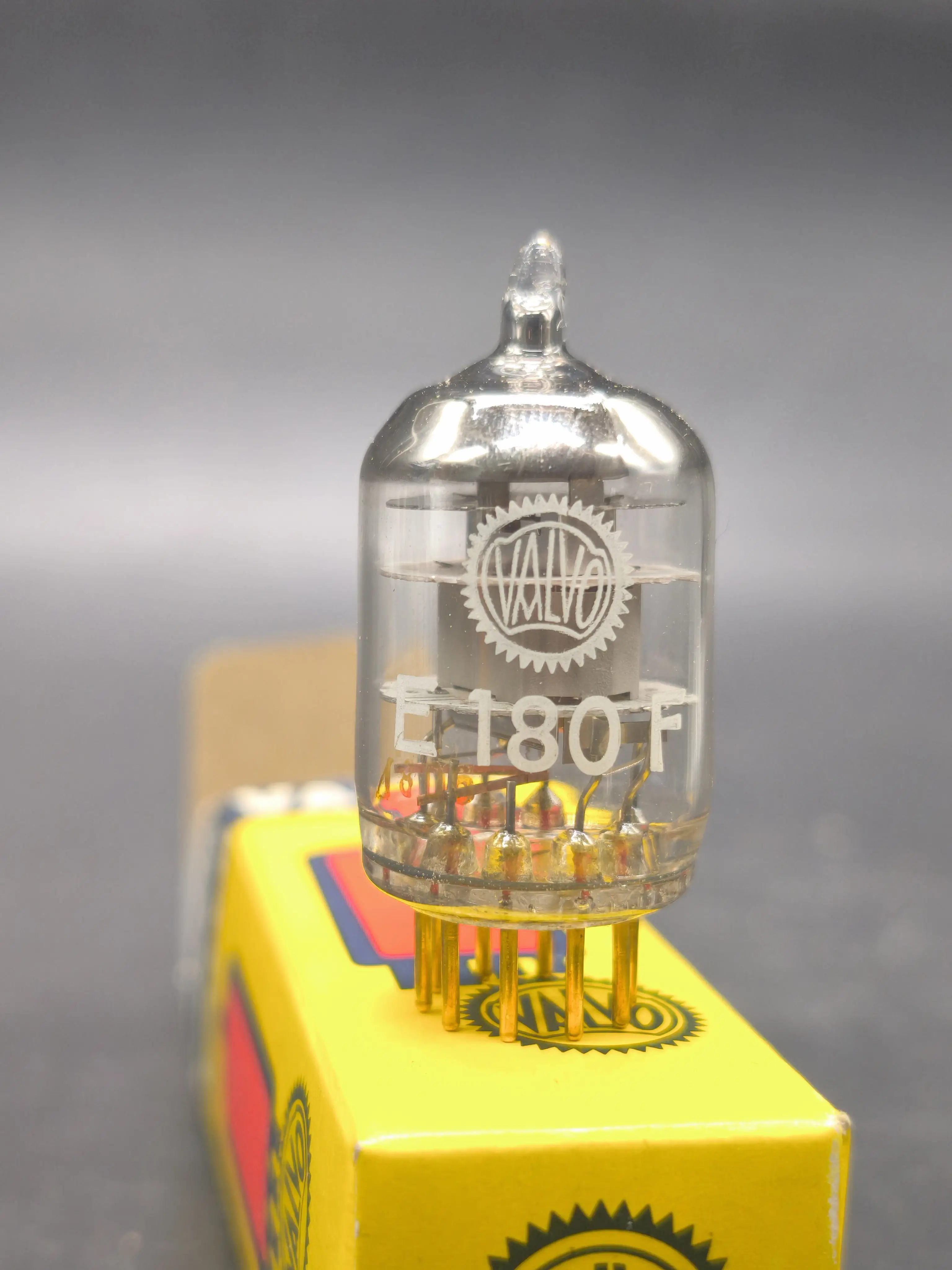 Радиолампа E180F VALVO Gold Image