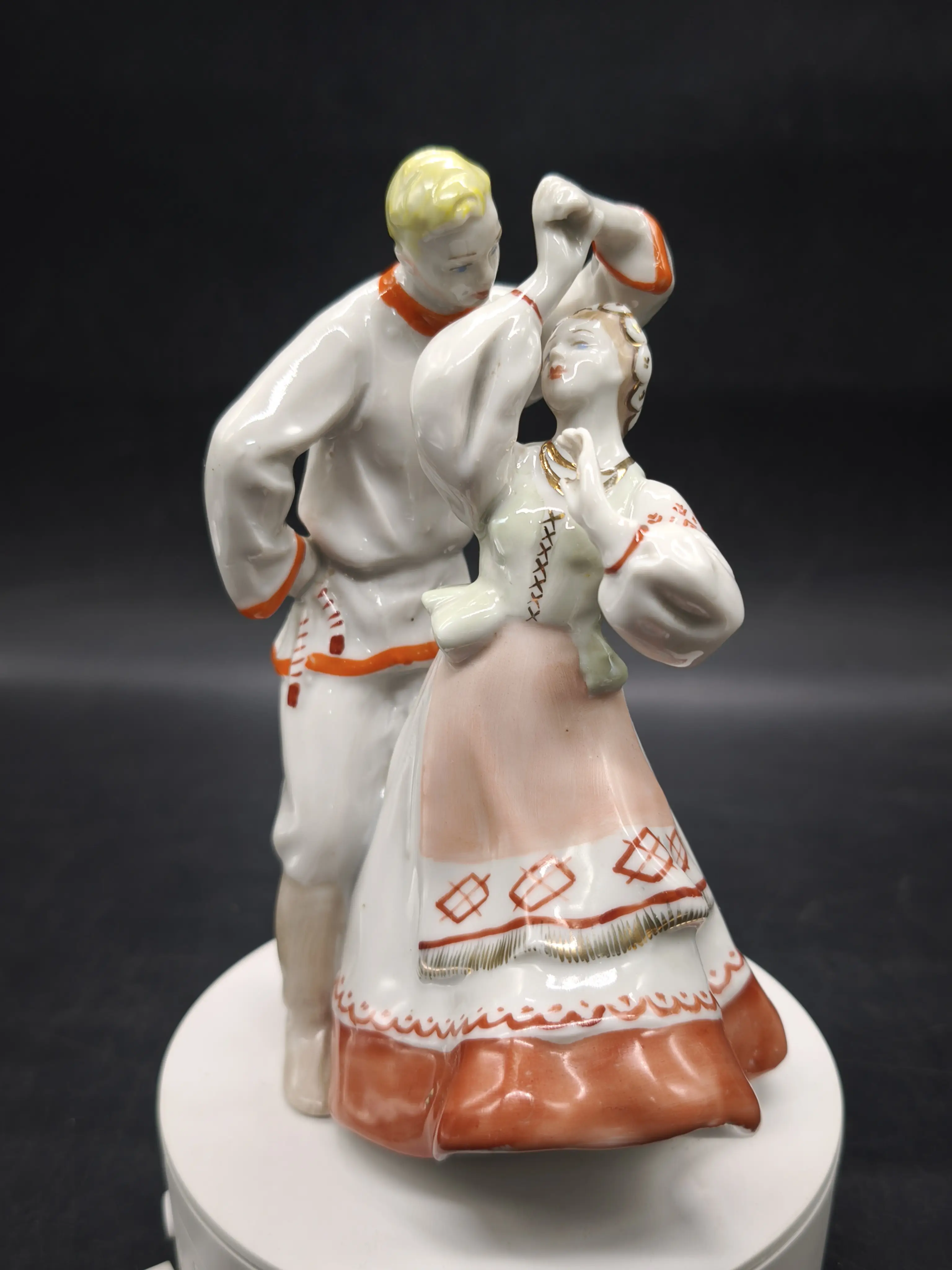 Фарфоровая статуэтка «Белорусский танец» (Лявониха) Image